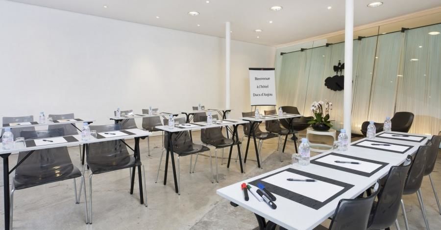 Hotel Ducs d’Anjou - Meeting room of hotel in Paris centre
